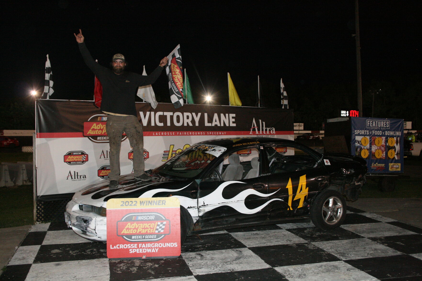 John Huebner, Six Shooter Feature Winner